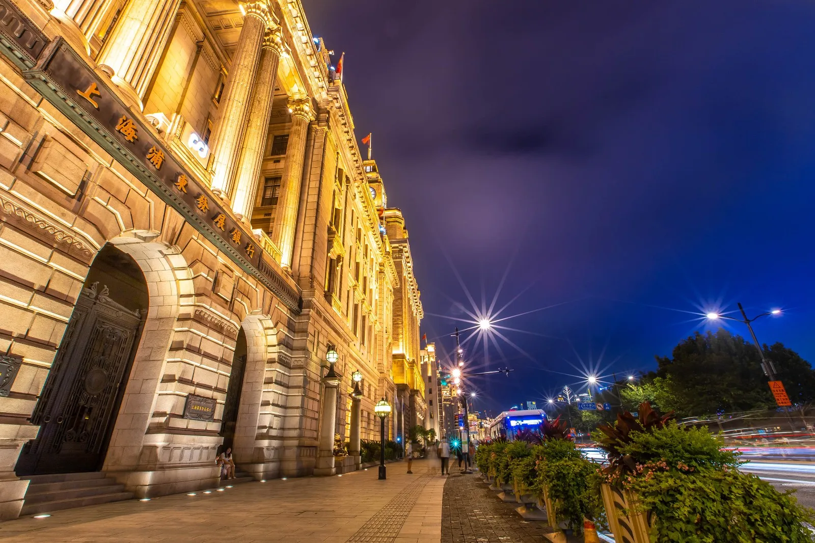 night-view-of-the-bund-in-shanghai.jpg
